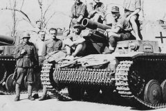 Sturmpanzer_II_Bison_15_cm_sIG_33_schweres_Infanteriegeschutz_Afrika_Korps_DAK