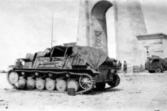 Sturmpanzer_II_Bison_in_North_Africa