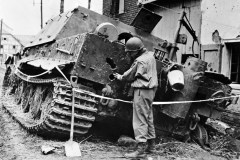 Sturmtiger_1001_battery_1945