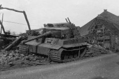 German_Tiger_tank_201_sPzAbt.301Fkl_in_Elsdof