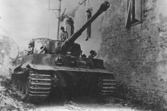 Panzer_VI_Tiger_Stab_sSSPzAbt.102_1944