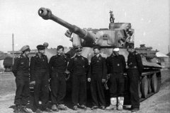 Panzerkampfwagen_VI_Tiger_812_Tiki_of_8_schwere_Kompanie_Division_Das_Reich_2