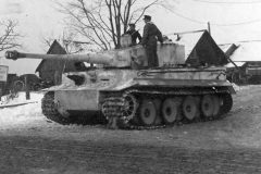 Panzerkampfwagen_VI_Tiger_with_winter_camo_1944
