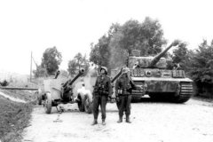 PzKpfw_VI_Tiger_code_B12_of_the_III_Battalion_Panzer_Regiment_Grossdeutschland