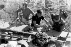 Russia_Panzersoldaten_Panzer_VI_Tiger_I_1