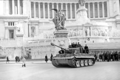 Tiger_I_Rome_Vittoriano_Italy