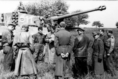 Tiger_I_tank_France_1944_3
