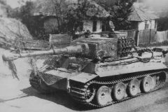 Tiger_number_932_of_the_9-Totenkopf_with_camo_net