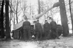 Tiger_schwere_panzer_abteilung_502_tank_number_1_1943