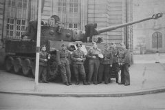 Tiger_tank_and_soldiers