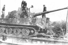Tiger_tank_late_on_rail_car